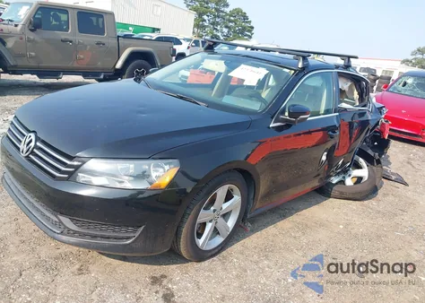 2012 Volkswagen Passat Se z USA, uszkodzony, nr VIN 1VWBH7A36CC075689
